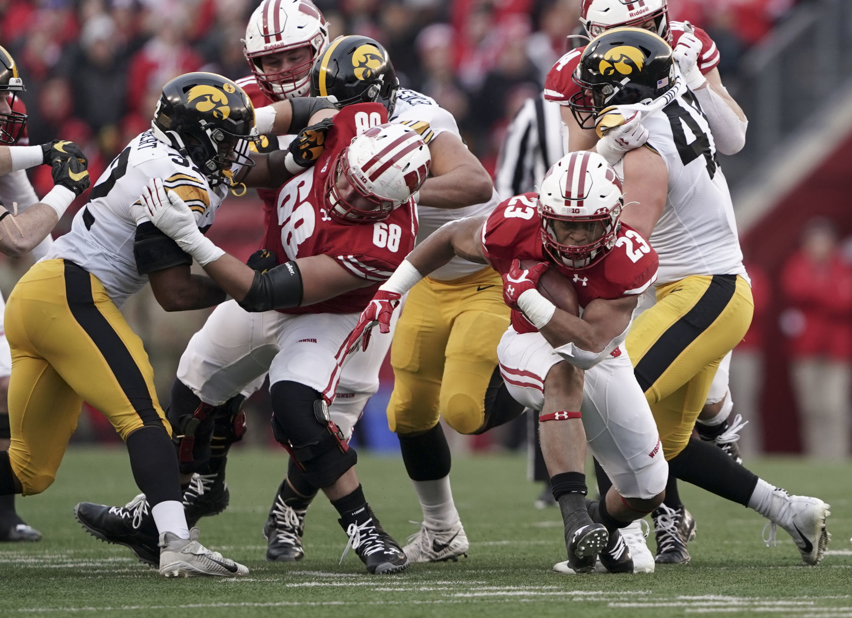 Badgers 24, Hawkeyes 22